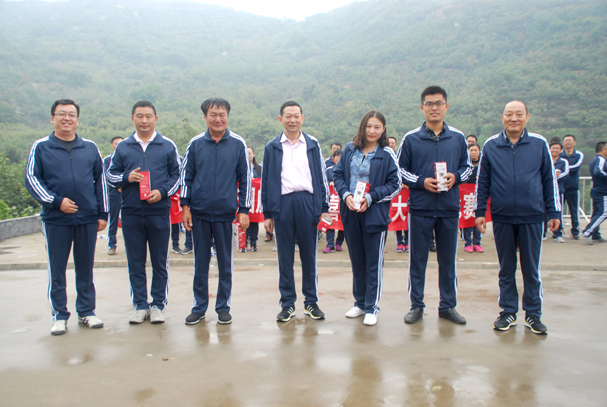 ��˾�ٰ조����졢����Բ��ϲӭʮ�Ŵ󡱵�ɽ����